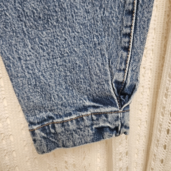 Abercrombie and Fitch Ultra High Rise Acid Wash Jeans Size 2 - Picture 5 of 7